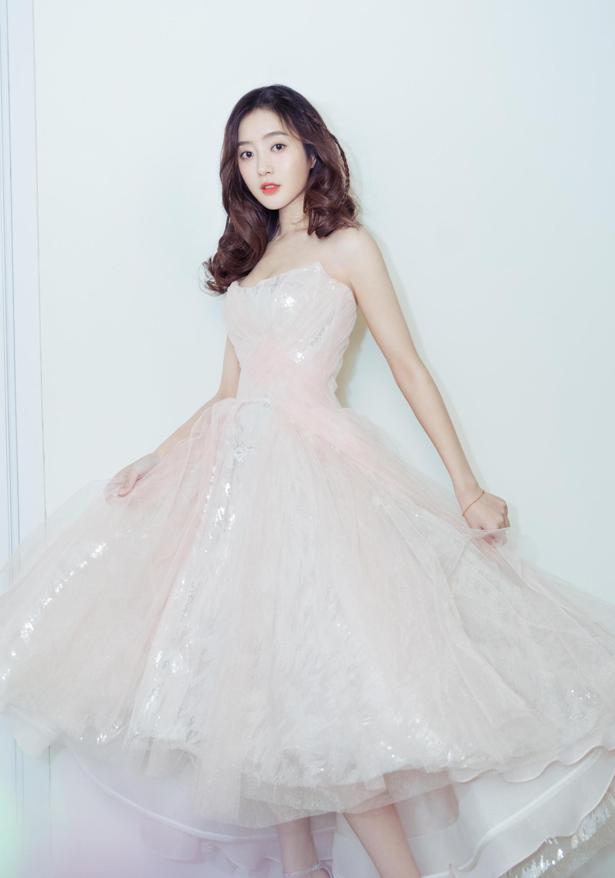 王梓薇:第6992期时尚潮流美图欣赏