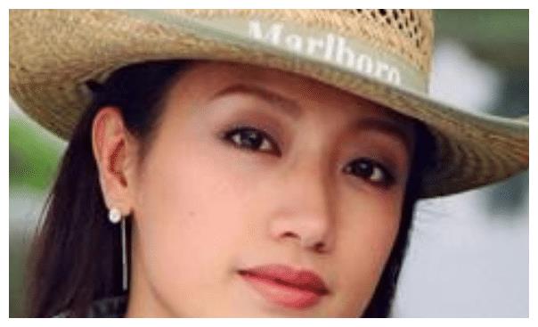 同样是漂亮的女明星拥有高学历的陈莉事业却不如选秀出道的好