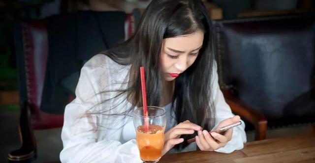 相亲饭局男子吃到一半跑路,直接将女孩拉黑删除,网友:干的漂亮休闲区蓝鸢梦想 - Www.slyday.coM 相亲饭局男子吃到一半跑路,直接将女孩拉黑删除,网友:干的漂亮休闲区蓝鸢梦想 - Www.slyday.coM