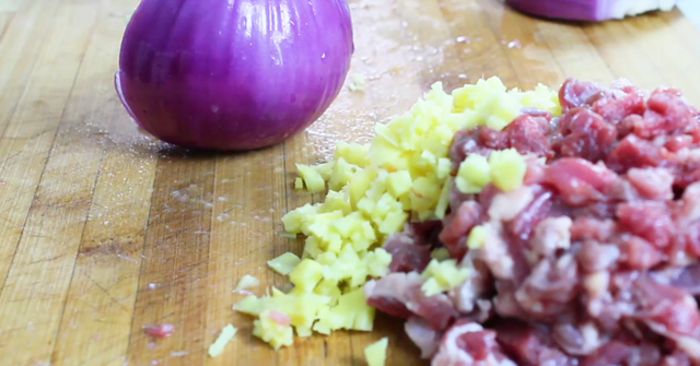 孩子总说牛肉咬不烂，妈妈想个好办法，孩子吃上了牛肉面且好消化休闲区蓝鸢梦想 - Www.slyday.coM