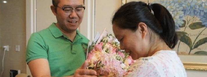 节目中指导别人感情问题,私下却和丈夫离婚,黄澜到底有多可笑?