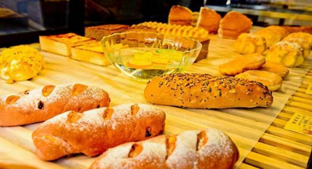 面包店当天卖不完的面包如何处理？原来都是这么“消失”掉了！休闲区蓝鸢梦想 - Www.slyday.coM