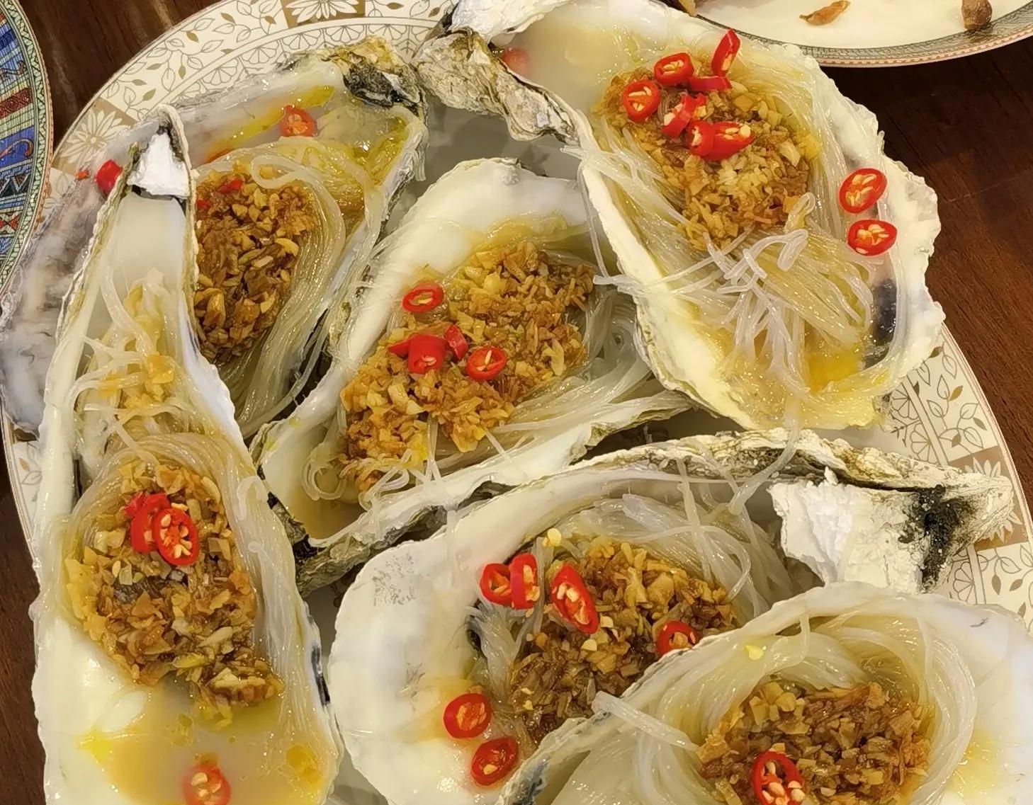 分享我的美食做法蒸蒜蓉粉丝生蚝