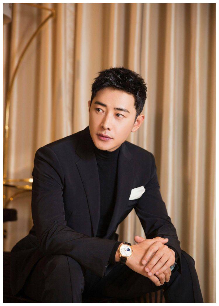 这部戏很多人都被罗晋吓到了,不同于以往地角色这次的反派仅仅一个