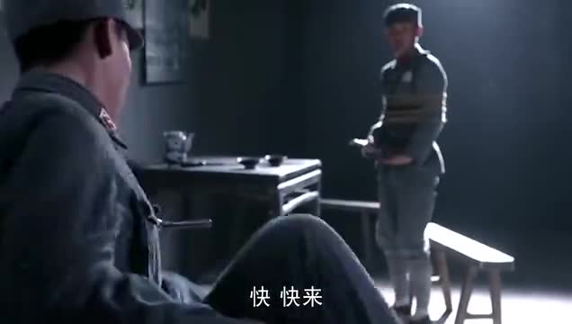 铁血将军：凌鲲鹏终于想出破解的办法，帮他把抢反插在腰间