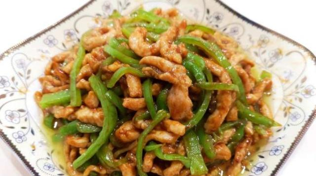 难怪大厨炒的青椒肉丝那么好吃,原来有窍门的,学会咱也露一手休闲区蓝鸢梦想 - Www.slyday.coM 难怪大厨炒的青椒肉丝那么好吃,原来有窍门的,学会咱也露一手休闲区蓝鸢梦想 - Www.slyday.coM