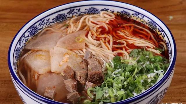兰州拉面和兰州牛肉面一样吗?你觉得哪个更正宗?哪个更好吃?
