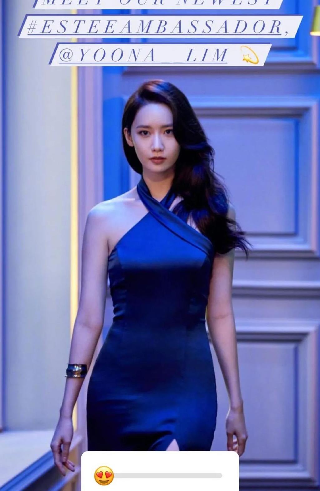 林允儿气质绝了!穿宝石蓝礼服裙秀窈窕曲线,御姐范太让人惊艳