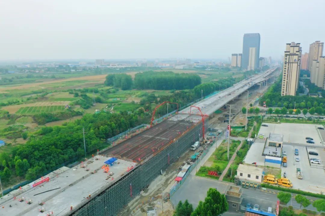 合肥市包公大道1标主线高架桥主体结构顺利贯通