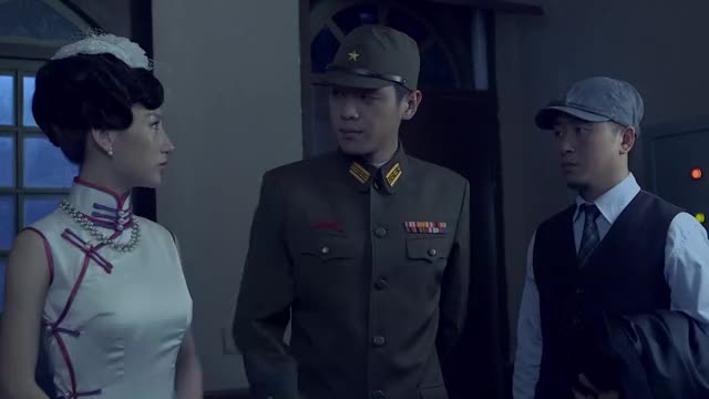 雪豹坚强岁月周卫国带着陈怡来到舞厅伊藤坐在一旁观看