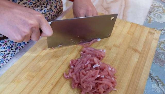 难怪大厨炒的青椒肉丝那么好吃,原来有窍门的,学会咱也露一手休闲区蓝鸢梦想 - Www.slyday.coM 难怪大厨炒的青椒肉丝那么好吃,原来有窍门的,学会咱也露一手休闲区蓝鸢梦想 - Www.slyday.coM