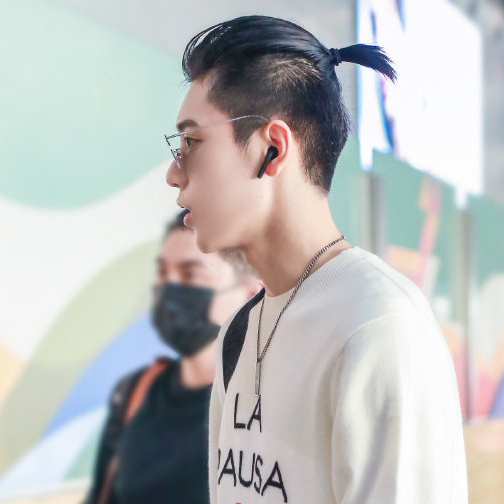 男生的小揪揪造型不仅更凉爽,而且还超有feel