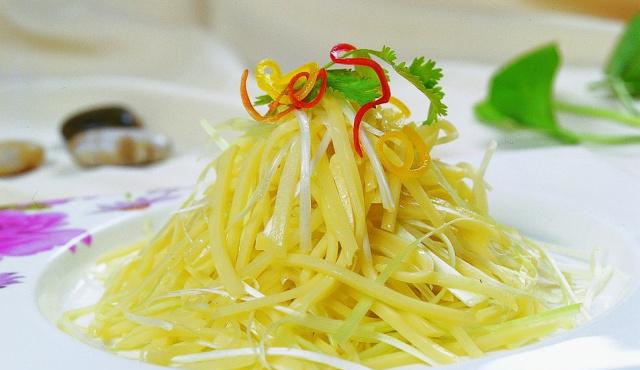 醋溜土豆丝,泡水时放一勺"它",怎么炒都不粘锅,清香爽脆好吃