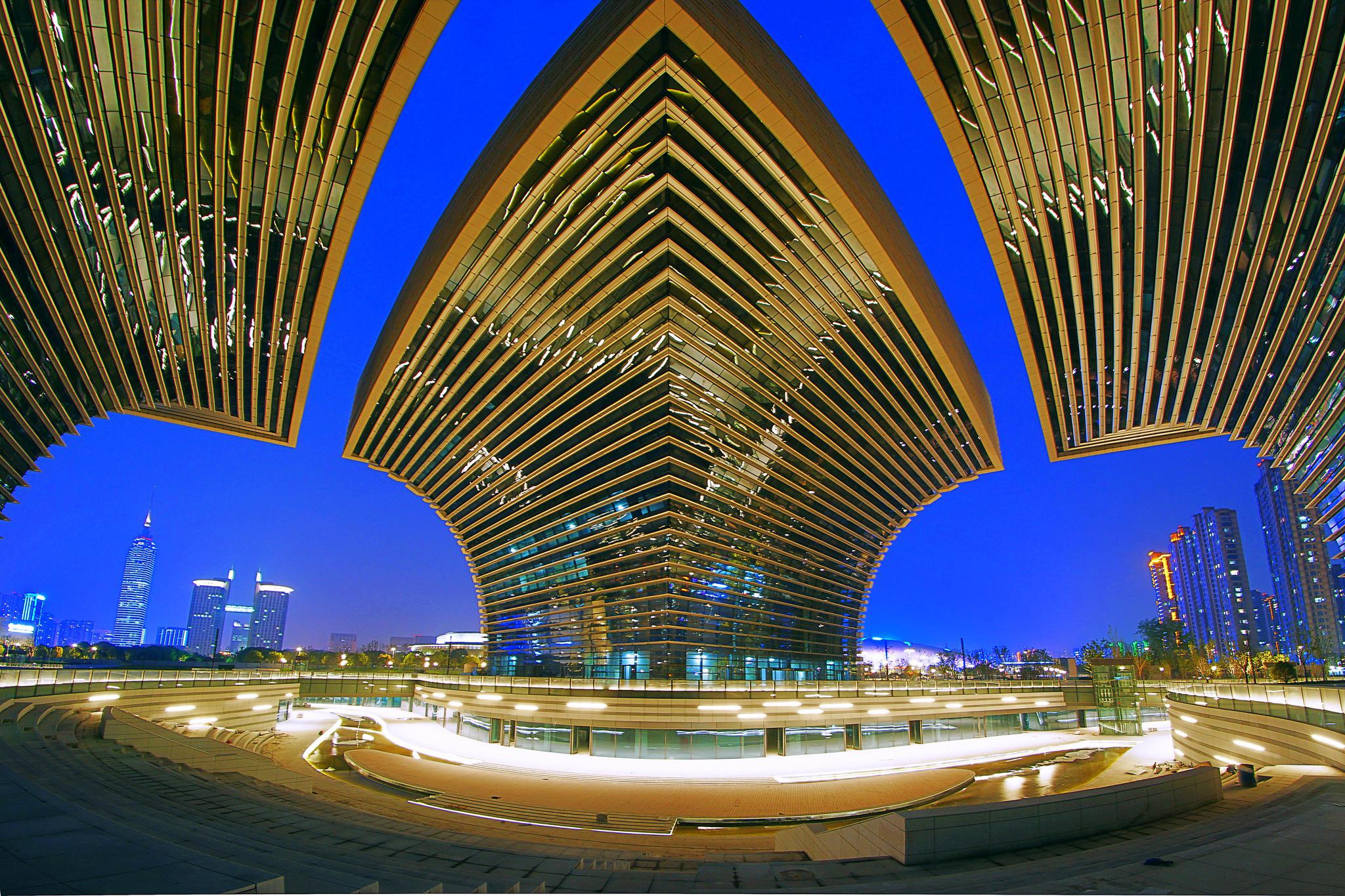 龙城夜空明:斑斓绚丽,常州文化广场璀璨闪亮登场