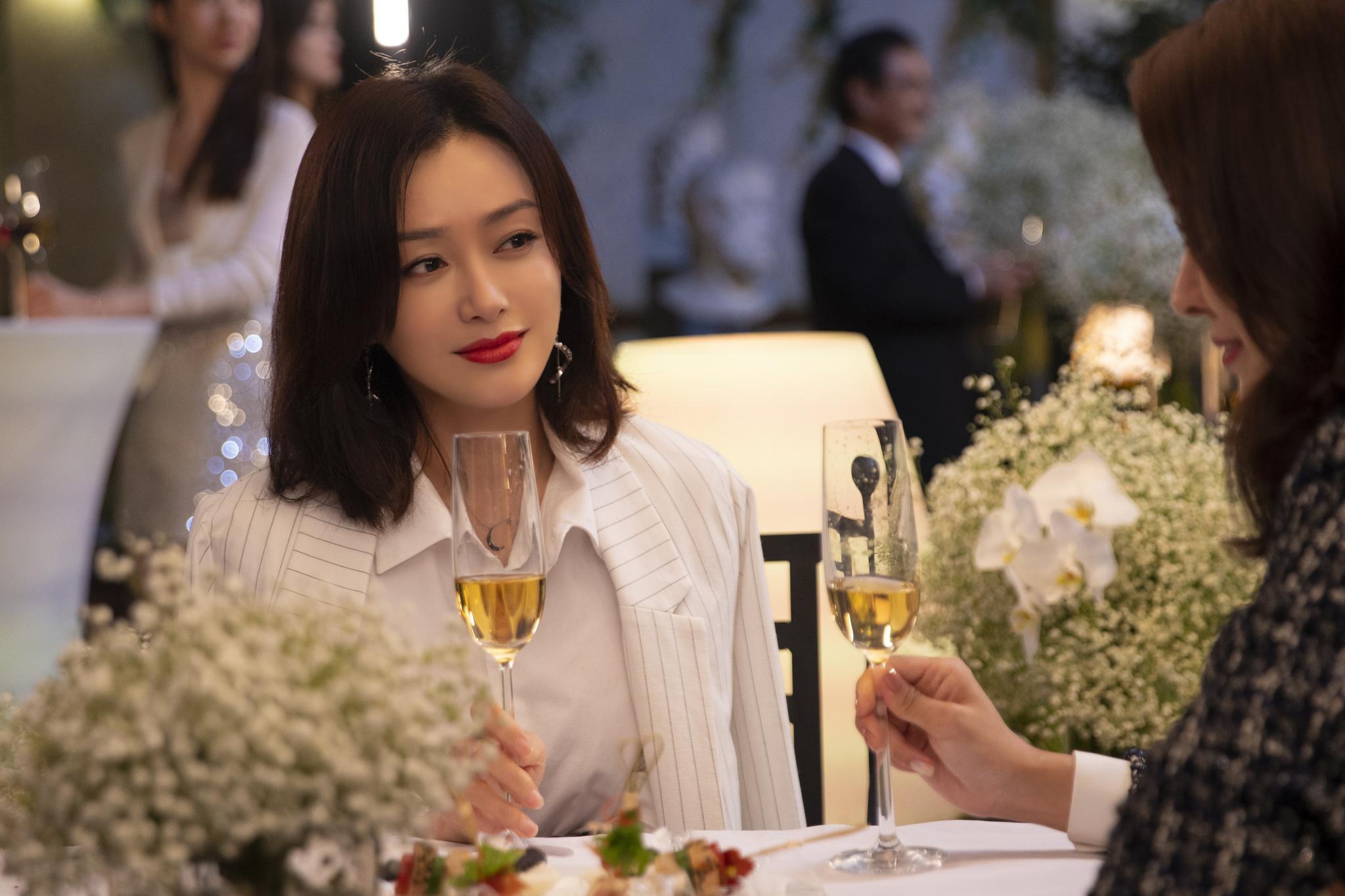 秦岚《怪你过分美丽》人设惹热议 网友大呼"黑莲花女主太过瘾"|怪你