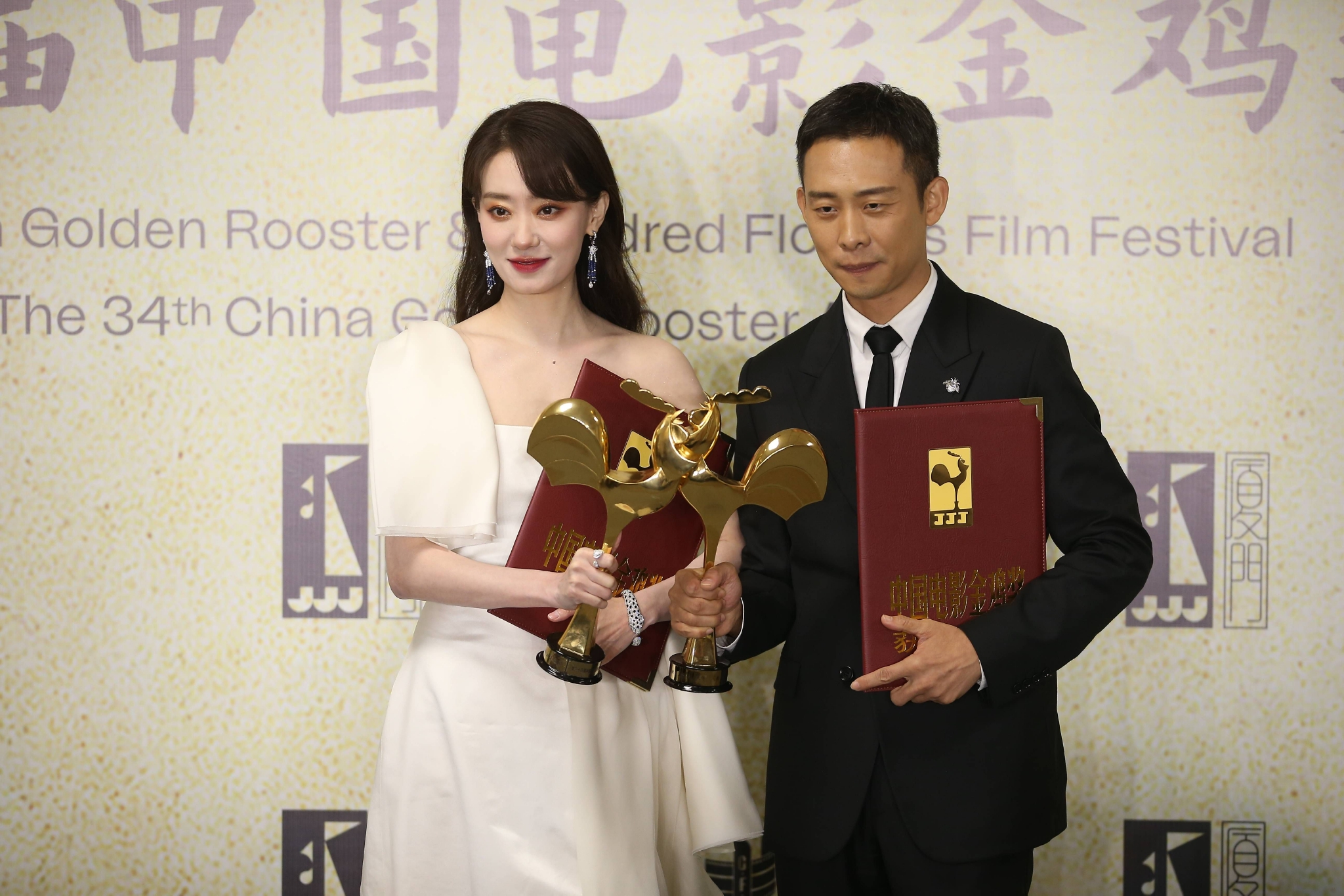 金鸡奖获奖名单出炉,影后遭质疑,“疯批美人”谢霆锋落选惹争议休闲区蓝鸢梦想 - Www.slyday.coM 金鸡奖获奖名单出炉,影后遭质疑,“疯批美人”谢霆锋落选惹争议休闲区蓝鸢梦想 - Www.slyday.coM