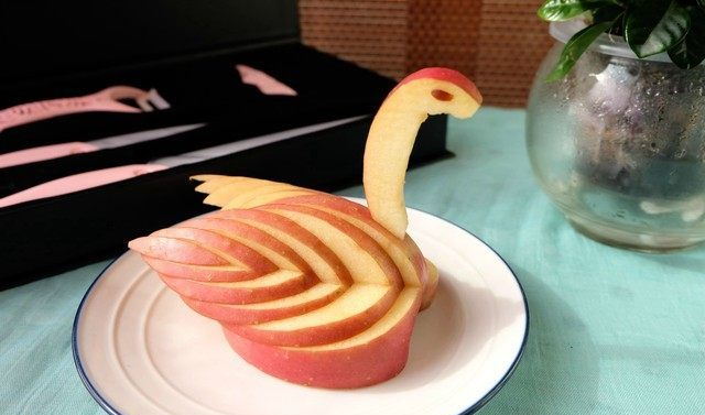 一把小刀就能把大苹果变成美天鹅我来告诉你应该怎么切