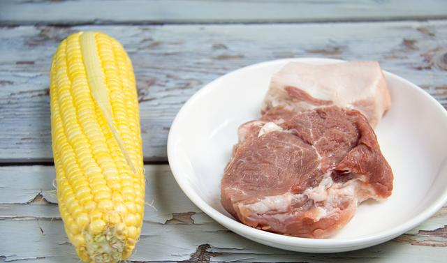 半根玉米半斤猪肉上锅蒸一蒸鲜香味美连吃一星期都不腻