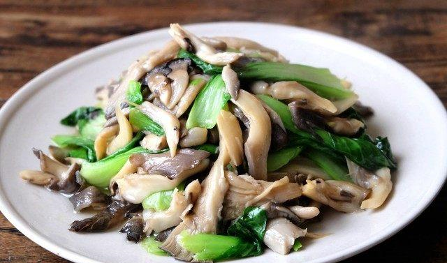 蘑菇油菜最搭配,简单一炒比肉香,成本也就五块钱|蘑菇|油菜|早餐_新浪