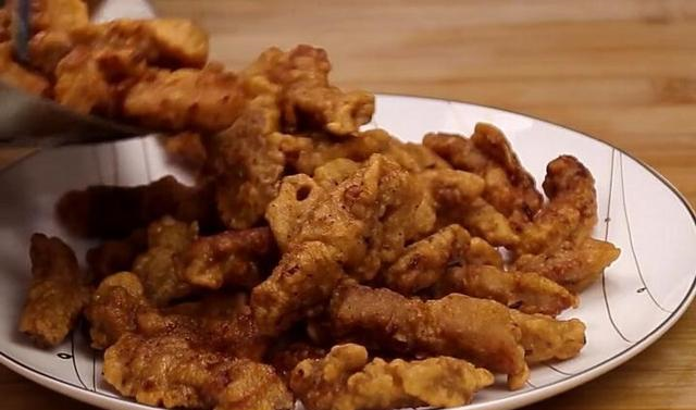 炸酥肉时，千万不要用面粉糊了，用它来代替面粉，才能更加的酥脆休闲区蓝鸢梦想 - Www.slyday.coM