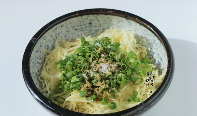 土豆这么做,柔软香嫩,是菜又是饭,快手早餐,选它没错休闲区蓝鸢梦想 - Www.slyday.coM 土豆这么做,柔软香嫩,是菜又是饭,快手早餐,选它没错休闲区蓝鸢梦想 - Www.slyday.coM