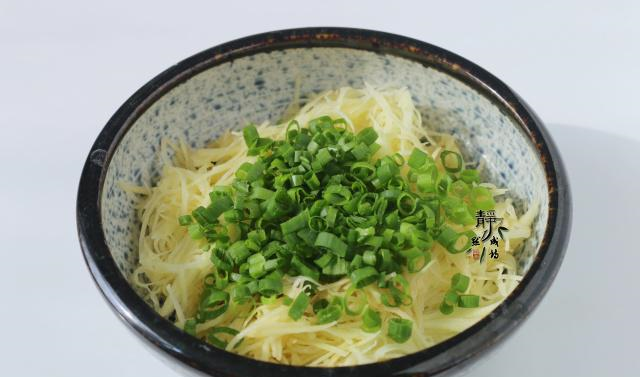 土豆这么做,柔软香嫩,是菜又是饭,快手早餐,选它没错休闲区蓝鸢梦想 - Www.slyday.coM 土豆这么做,柔软香嫩,是菜又是饭,快手早餐,选它没错休闲区蓝鸢梦想 - Www.slyday.coM