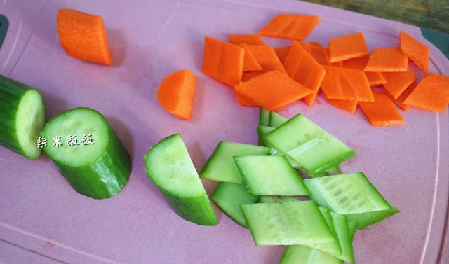 黄瓜如何切菱形片看过之后恍然大悟原来这么简单