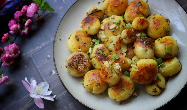 一到春天就是我们广大女同志喊着减肥的日子,都是为了夏天的花裙子呀.