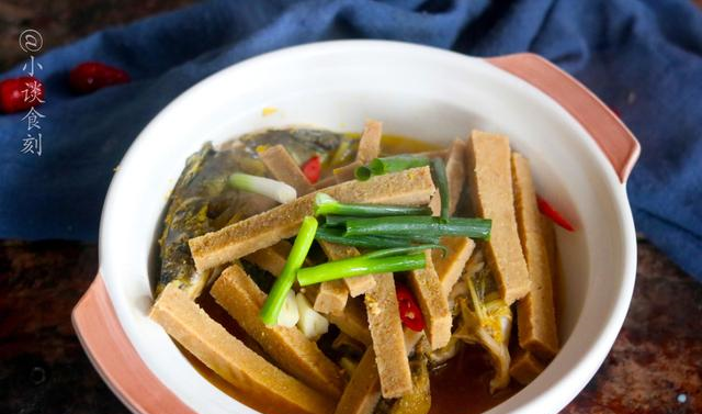 被人嫌弃的“边角料”,“大豆纤维”丰富,煮鱼吃特香,别不懂吃休闲区蓝鸢梦想 - Www.slyday.coM 被人嫌弃的“边角料”,“大豆纤维”丰富,煮鱼吃特香,别不懂吃休闲区蓝鸢梦想 - Www.slyday.coM