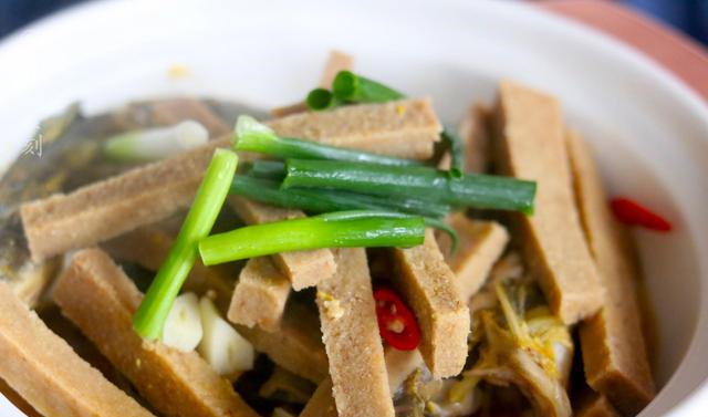 被人嫌弃的“边角料”,“大豆纤维”丰富,煮鱼吃特香,别不懂吃休闲区蓝鸢梦想 - Www.slyday.coM 被人嫌弃的“边角料”,“大豆纤维”丰富,煮鱼吃特香,别不懂吃休闲区蓝鸢梦想 - Www.slyday.coM