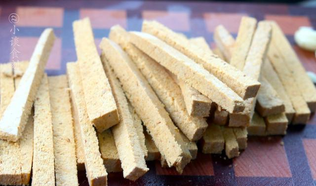 被人嫌弃的“边角料”,“大豆纤维”丰富,煮鱼吃特香,别不懂吃休闲区蓝鸢梦想 - Www.slyday.coM 被人嫌弃的“边角料”,“大豆纤维”丰富,煮鱼吃特香,别不懂吃休闲区蓝鸢梦想 - Www.slyday.coM