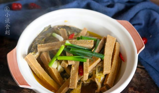 被人嫌弃的“边角料”,“大豆纤维”丰富,煮鱼吃特香,别不懂吃休闲区蓝鸢梦想 - Www.slyday.coM 被人嫌弃的“边角料”,“大豆纤维”丰富,煮鱼吃特香,别不懂吃休闲区蓝鸢梦想 - Www.slyday.coM