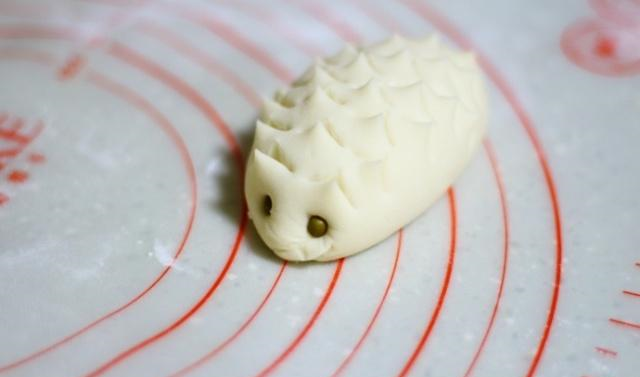 馒头还在买?教你做松软香甜的小刺猬馒头,挑食孩子见了都喜欢休闲区蓝鸢梦想 - Www.slyday.coM 馒头还在买?教你做松软香甜的小刺猬馒头,挑食孩子见了都喜欢休闲区蓝鸢梦想 - Www.slyday.coM