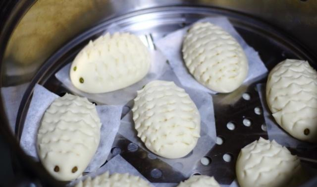 馒头还在买?教你做松软香甜的小刺猬馒头,挑食孩子见了都喜欢休闲区蓝鸢梦想 - Www.slyday.coM 馒头还在买?教你做松软香甜的小刺猬馒头,挑食孩子见了都喜欢休闲区蓝鸢梦想 - Www.slyday.coM