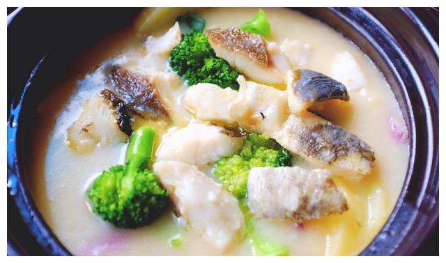 怎么吃也吃不够的鳕鱼炖土豆奶香味十足做法简单