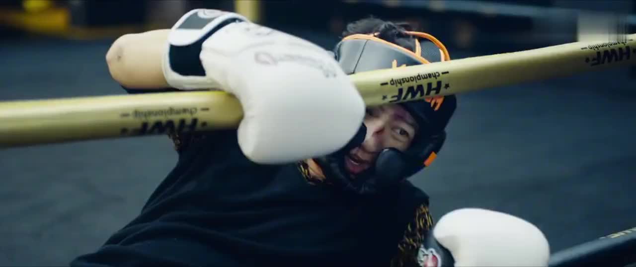 羞羞的铁拳沈腾真是影帝级演员看个电视表情都这么逗