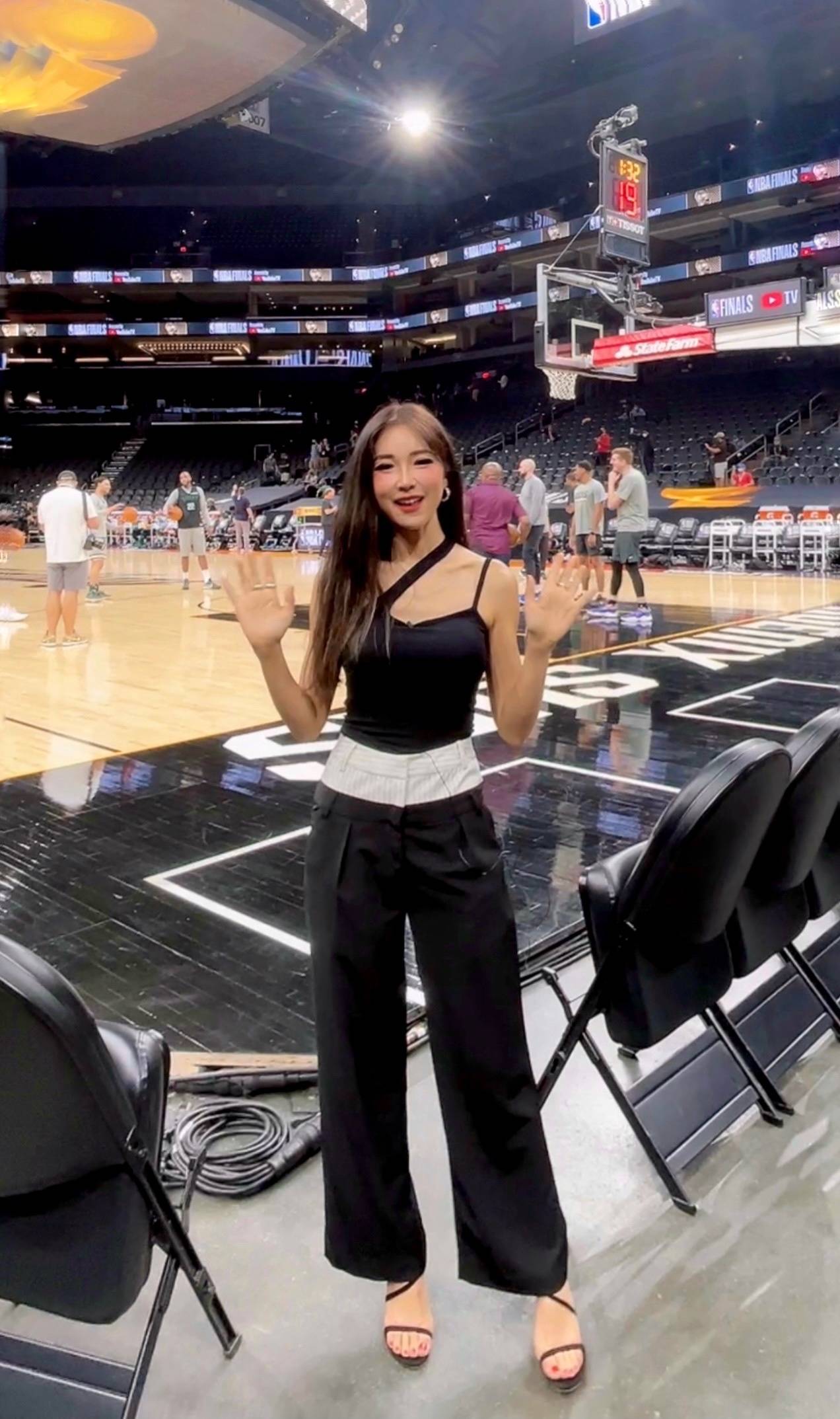 nba记者周玲安嫁给大17岁老外却得不到祝福网友承认她优秀