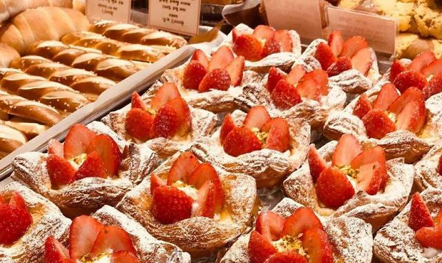 面包店当天卖不完的面包如何处理？原来都是这么“消失”掉了！休闲区蓝鸢梦想 - Www.slyday.coM