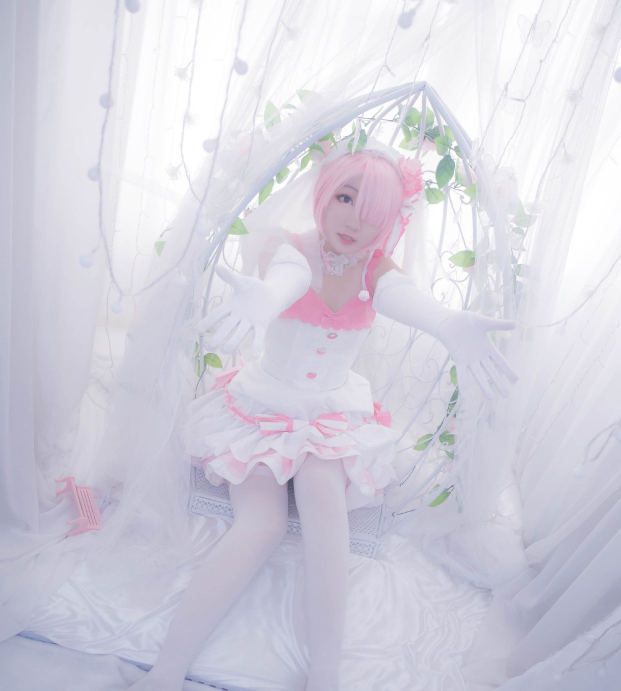 雷姆与拉姆的花嫁cos 你喜欢蓝色的雷姆 还是红色的拉姆 雷姆与拉姆的花嫁cos 你喜欢蓝色的雷姆 还是红色的拉姆