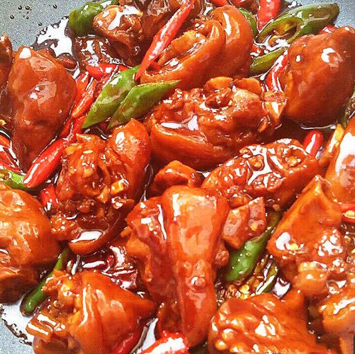 这道辣炒猪蹄,辣味十足,很下饭