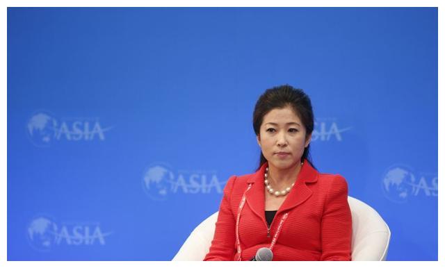 因为吴冰曾经在中国的体操赛事中获得了比赛的冠军,可以说她个人完全