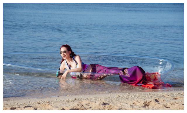 蔡少芬泳装畅游三亚晒s形身材与张晋未交往先提分手