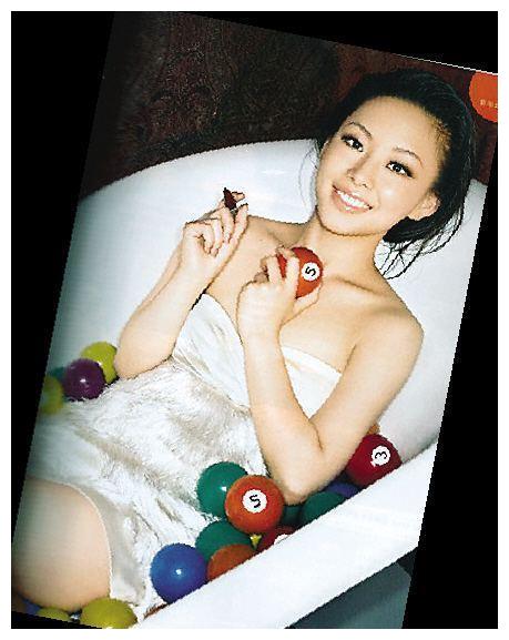 潘晓婷早期写真照片风格更大胆更年轻漂亮身材更好