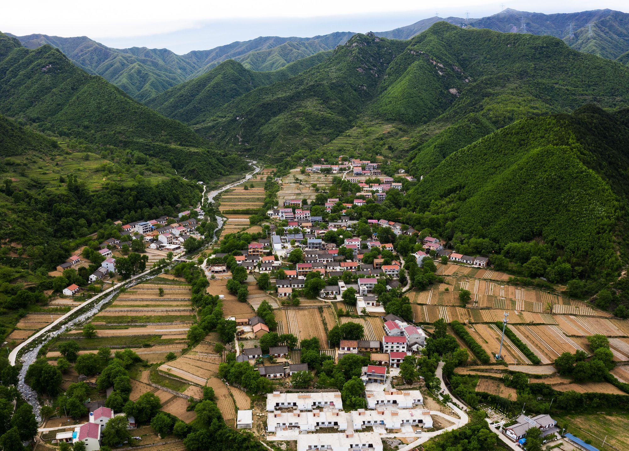 山清水秀田园风光令人醉——蓝田县灞源镇青坪村航拍美图