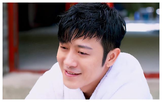 出生就是"星二代",干妈是李少红,为何他出道20年才走红?