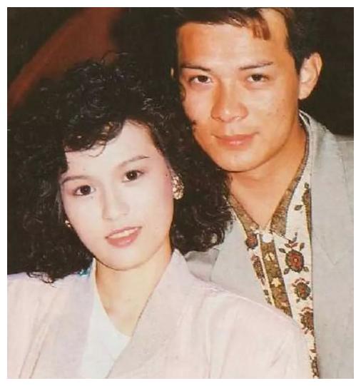 昔日珍贵旧照曝光,清丽动人让黄日华一见钟情|梁洁华|黄日华|翁美玲