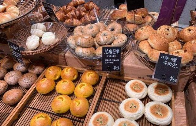 面包店当天卖不完的面包如何处理？原来都是这么“消失”掉了！休闲区蓝鸢梦想 - Www.slyday.coM