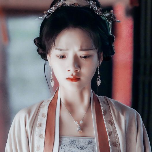 20的她被怀吉吐槽是阿姨,古装造型却被争相模仿,徽柔珍珠妆很美