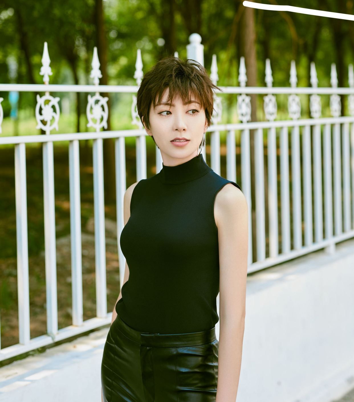 美女主持人紫檀在生活中的时尚穿搭