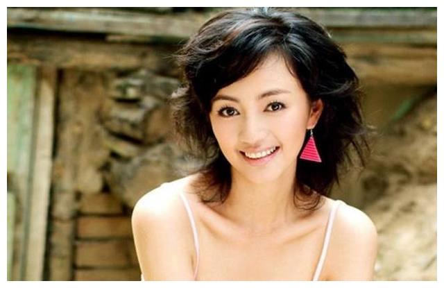 职业生涯崛起期间,她选择结婚生子并嫁给华谊兄弟经纪公司副总裁费麒